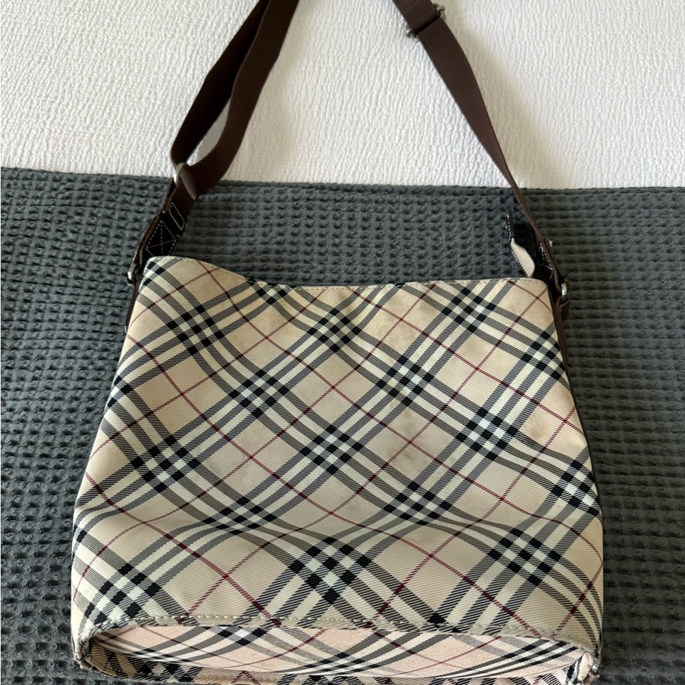 Chic Burberry Shoulder/Crossbody Bag